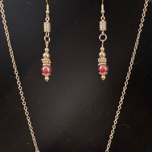 Earrings and necklace - Picture 2 of 5